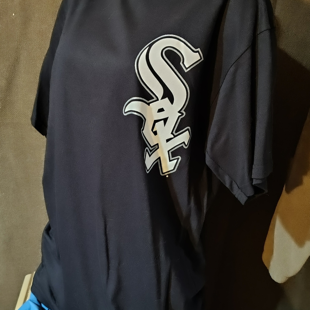 Majestic Black WhiteSox T-Shirt with #15 Beckham on Back